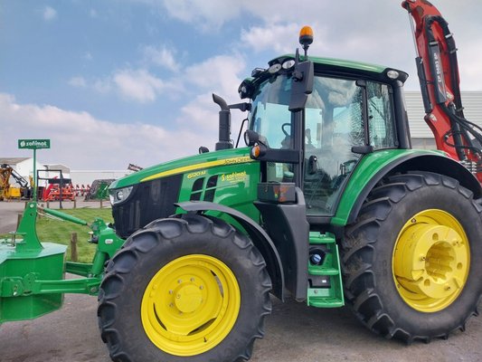 Tractor agricola John Deere 6120M - 1
