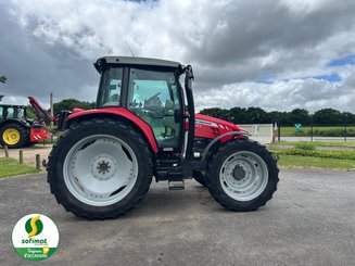 Tractor agricola Massey Ferguson 5611 - 2