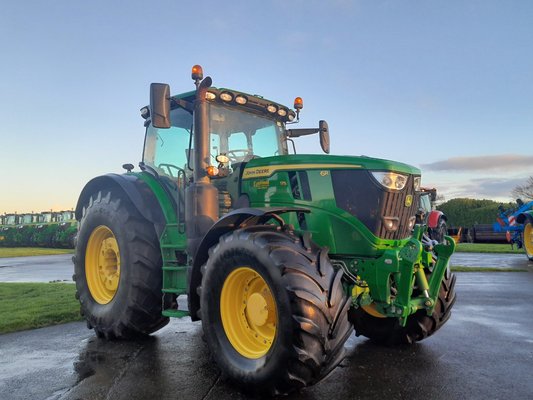 Tractor agricola John Deere 6R175 - 1