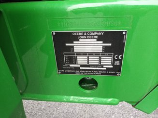 Pulverizador arrastrado John Deere M944 - 2