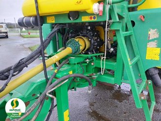 Pulverizador arrastrado John Deere M732 - 5