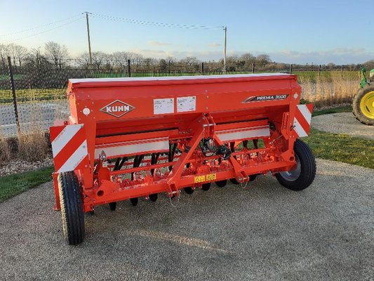 Sembradora en línea convencional Kuhn Semoir en ligne mécanique porté KUHN PREMIA 3000 24MD 24 MD - 1